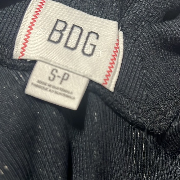 NWOT BDG Black Double Vee Ribbed Tee - Size Small - Picture 4 of 9